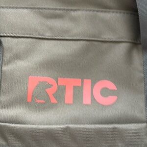 - everyday tote by artic -